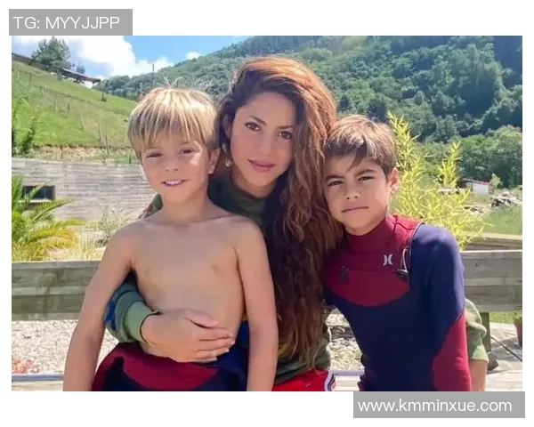 足球明星皮克儿子展现天赋潜力引发媒体热议未来可期